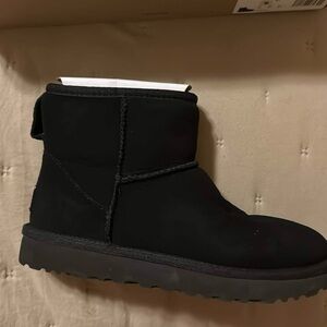 Uggs Classic Mini in Black